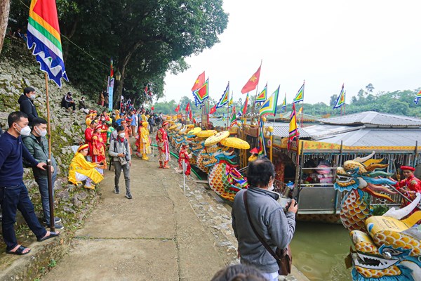 Không tái diễn cảnh “ném” vàng mã xuống sông Hương - Anh 1