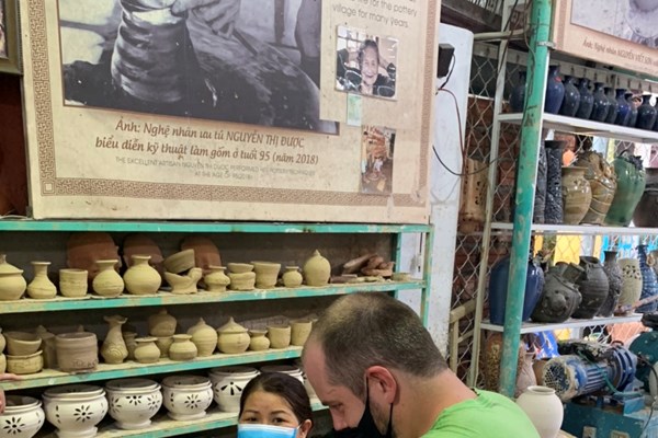 Sau mở cửa, nhiều đoàn khách quốc tế đã đến Quảng Nam - Anh 3