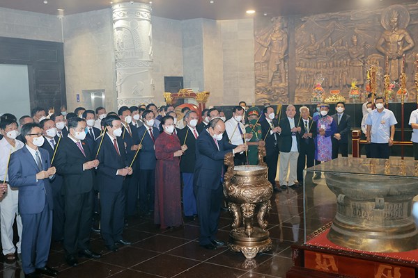 Chủ tịch nước: Đền thờ Vua Hùng tại vùng đất phương Nam là điểm kết nối linh thiêng mạch nguồn Nam - Bắc - Anh 1