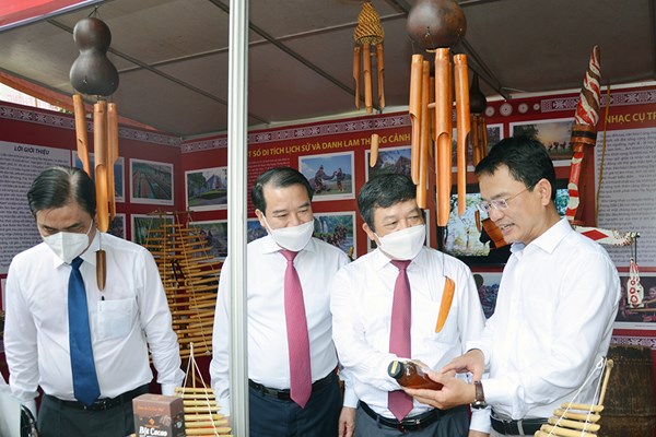 Khai mạc triển lãm “Nhạc cụ truyền thống các dân tộc Việt Nam” tại TP.Cần Thơ - Anh 2