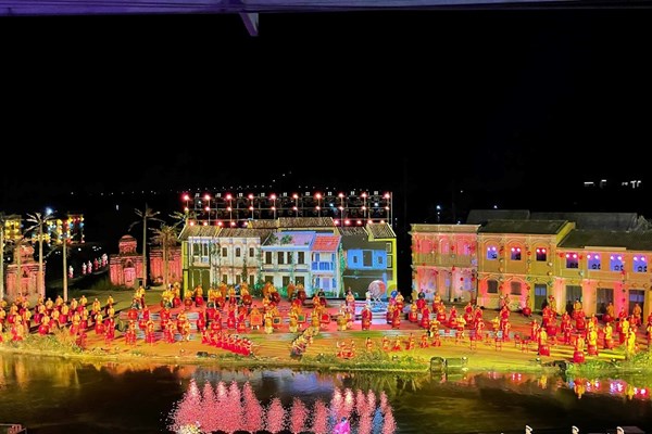Quảng Nam: Khách du lịch 3 tháng đầu năm tăng 21,4% so với cùng kỳ - Anh 2