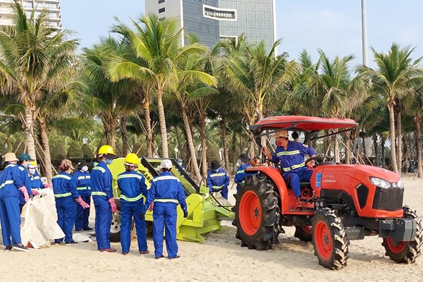 Hơn 600 người chung tay dọn sạch biển bãi biển du lịch - Anh 1