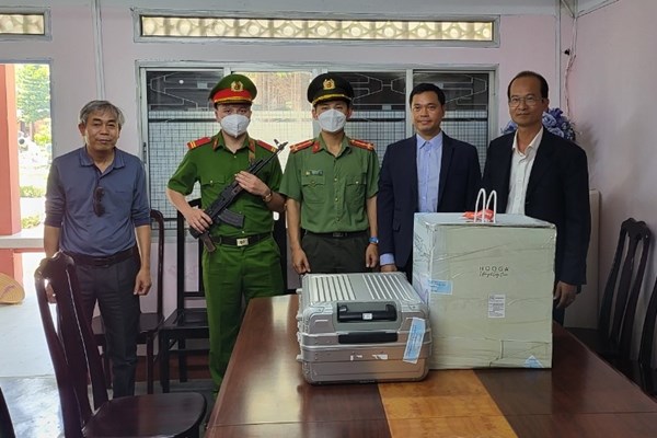 Cổ vật mũ quan triều Nguyễn đã về đến Huế - Anh 2