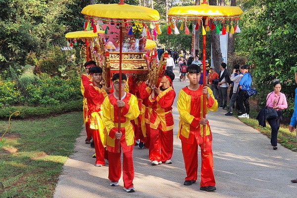 Linh thiêng nguồn cội nơi xứ hoa - Anh 1