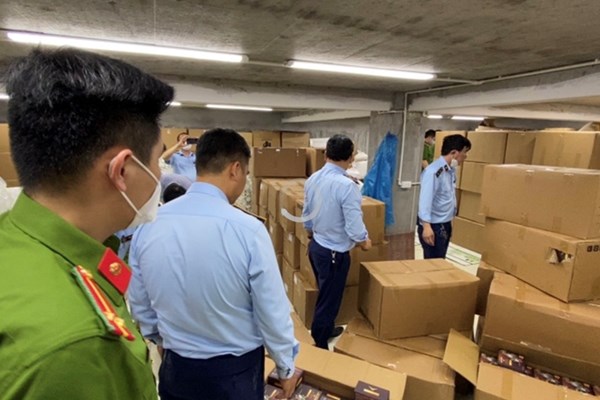 Thu giữ hàng nghìn hộp cà phê giảm cân nghi chứa chất cấm - Anh 1