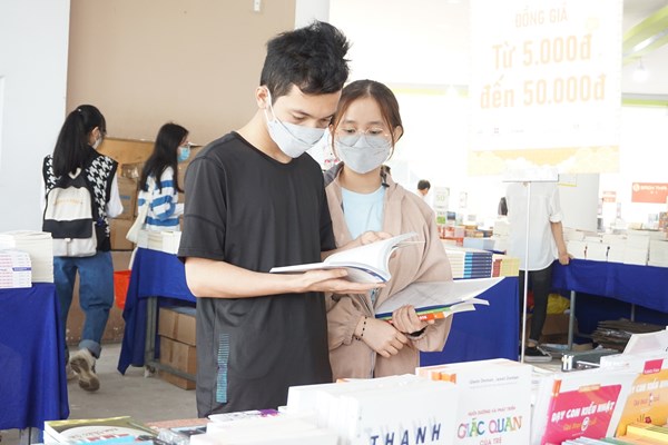Hội sách xuyên Việt lần thứ 1 tại Huế: Lan tỏa văn hóa đọc ở Cố đô - Anh 2