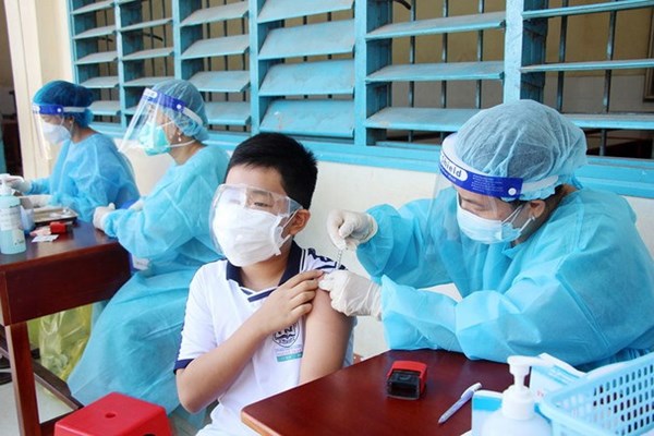 Khoảng 80% người dân đồng ý tiêm vắc xin phòng Covid-19 cho trẻ em - Anh 1