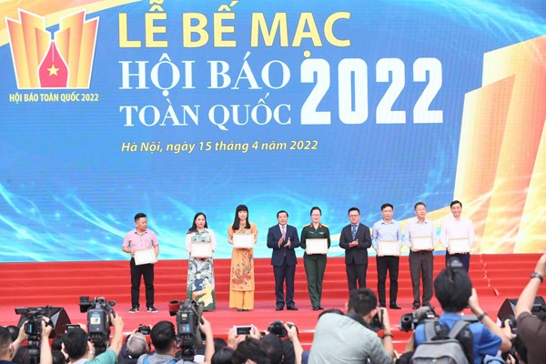 Bế mạc Hội báo Toàn quốc 2022: Cuộc hội tụ văn hoá tinh thần của người làm báo - Anh 6