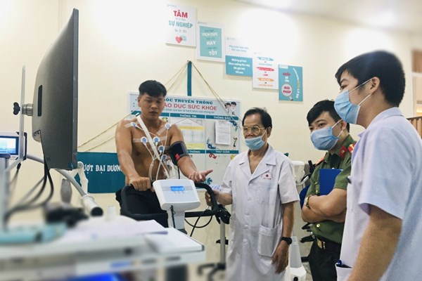 Hơn 2.500 VĐV được khám sàng lọc tim mạch và các bệnh lý khác - Anh 1