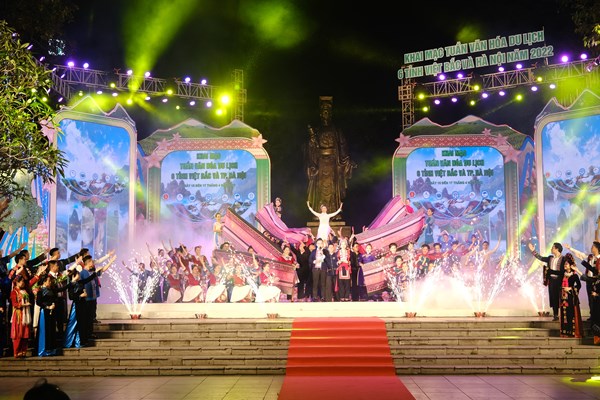 Sôi động kích cầu du lịch - Anh 1