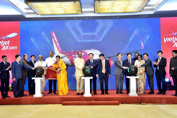 Chủ tịch Quốc hội Vương Đình Huệ và Chủ tịch Hạ viện Ấn Độ Om Birla chứng kiến khai trương các đường bay thẳng giữa 2 nước - Anh 1