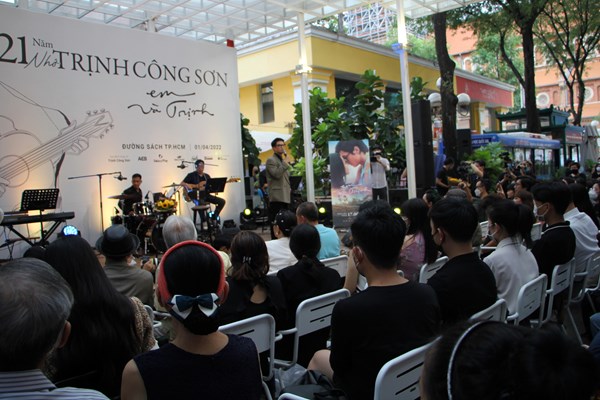 Âm nhạc phát triển du lịch và phục vụ cộng đồng - Anh 1
