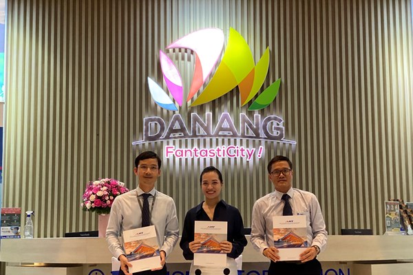 Đà Nẵng tặng hơn 50.000 Sim data 4G cho du khách quốc tế - Anh 2