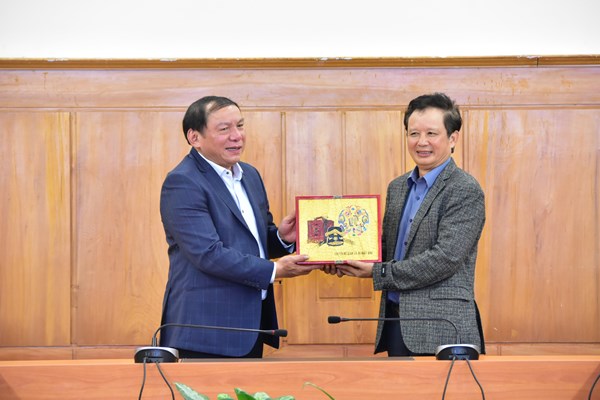 Bộ VHTTDL luôn đồng hành, hỗ trợ Thừa Thiên Huế phát triển văn hóa, thể thao và du lịch - Anh 6