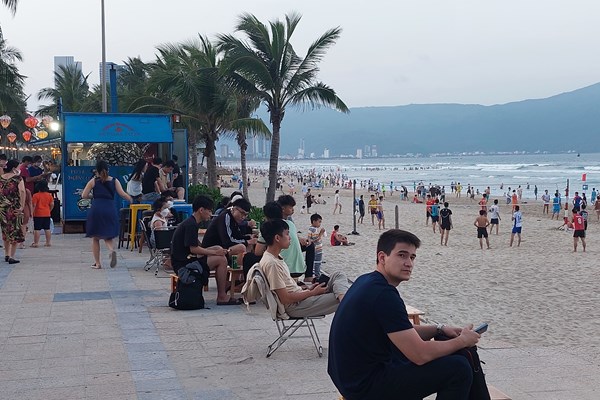 Đà Nẵng giữ gìn sạch đẹp, an toàn trong mùa du lịch biển - Anh 2