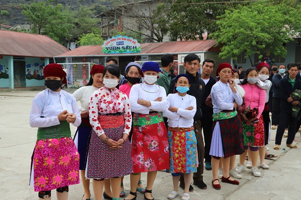 Đồng bào vùng cao biên giới hứng khởi tham gia Đại hội Thể dục -Thể thao - Anh 11