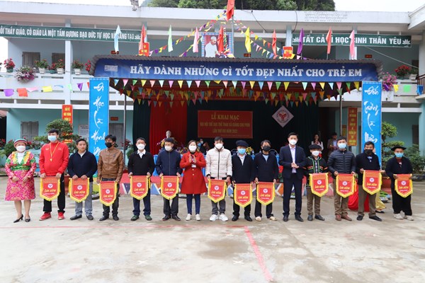 Đồng bào vùng cao biên giới hứng khởi tham gia Đại hội Thể dục -Thể thao - Anh 10