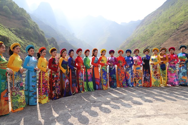 "Người đẹp miền Cao nguyên đá" trải nghiệm tại Mèo Vạc - ảnh 1