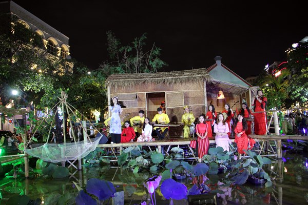 Tưng bừng Ngày sách và Văn hóa đọc Việt Nam lần I - năm 2022 trong đêm bế mạc - Anh 2