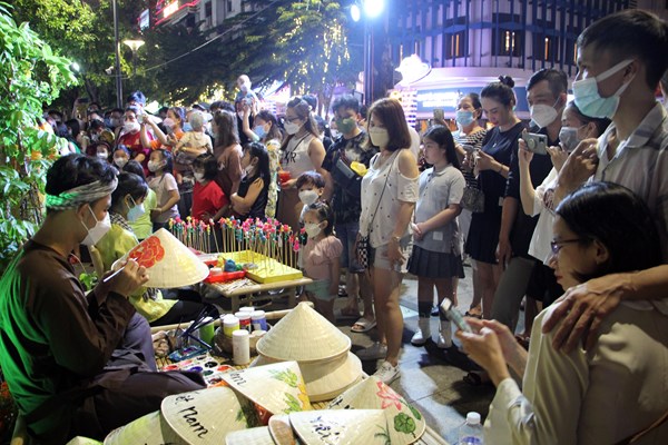 Tưng bừng Ngày sách và Văn hóa đọc Việt Nam lần I - năm 2022 trong đêm bế mạc - Anh 5