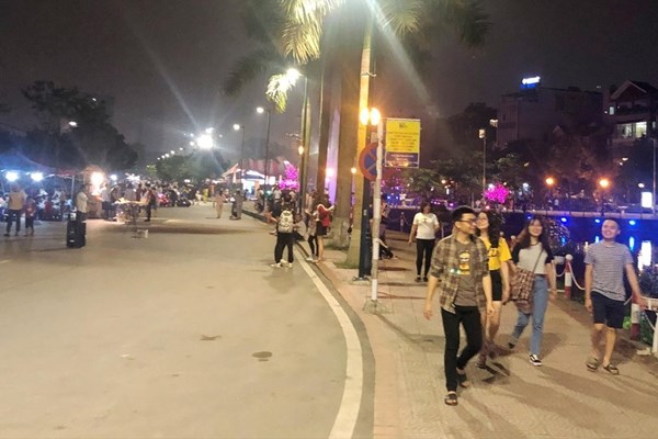 Nhiều quận, huyện ở Hà Nội mở phố đi bộ: Đừng trở thành những phố ... chợ - Anh 2