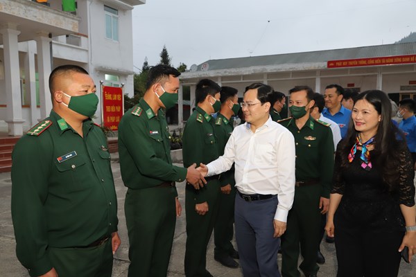 Tuổi trẻ cả nước luôn đồng hành với các chiến sĩ Biên phòng - Anh 1