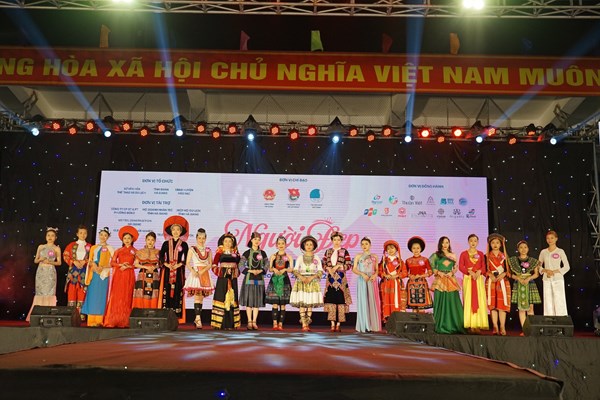 Tạ Thùy Trang đăng quang “ Người đẹp miền cao nguyên đá” năm 2022 - Anh 1