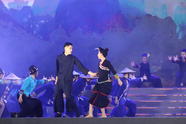 Khai hội Chợ Phong lưu Khâu Vai và đón Bằng xếp hạng Di sản văn hóa phi vật thể quốc gia - Anh 6