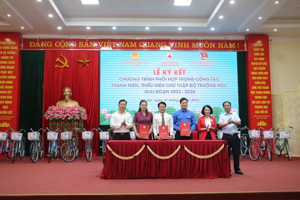 Gắn kết với nhau bằng những việc làm nhỏ bé - Anh 2
