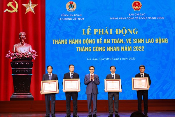 Phát động Tháng Công nhân 2022 và Tháng hành động về ATVSLĐ - Anh 2