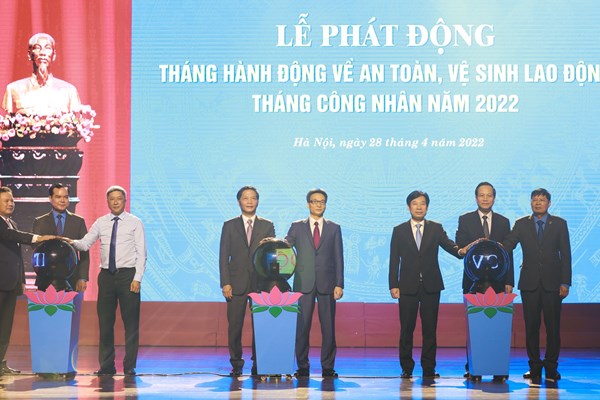 Phát động Tháng Công nhân 2022 và Tháng hành động về ATVSLĐ - Anh 1