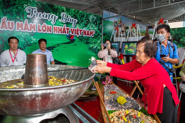 Xác lập hai kỷ lục “đặc sản” rừng U Minh - Anh 4