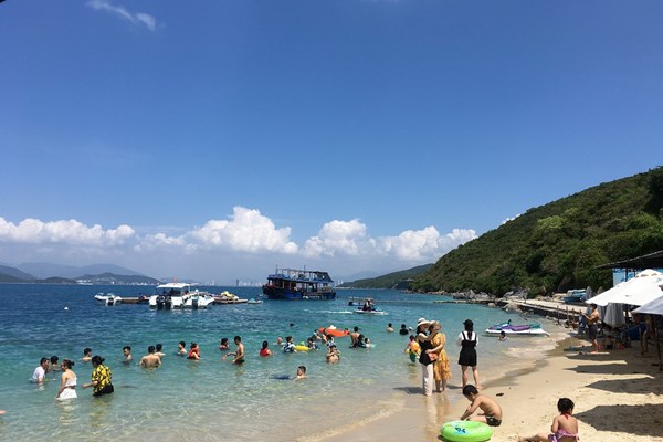 Đến Nha Trang thử đi bộ dưới biển - Anh 3