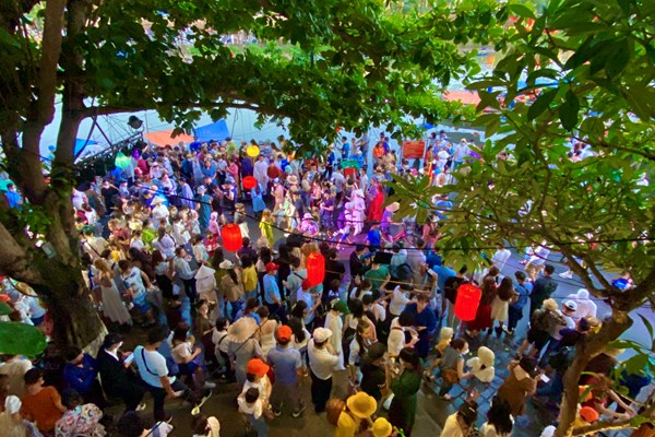 Hội An đón hàng nghìn du khách ngày đầu kỳ nghỉ lễ - Anh 5