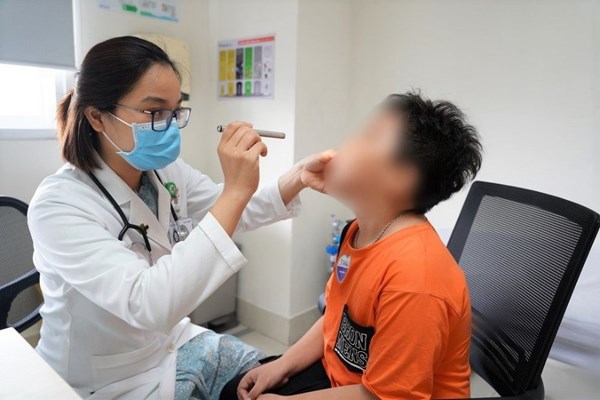 Phụ huynh nên làm gì khi trẻ mắc dị vật trong mũi? - Anh 3
