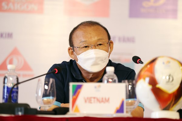 HLV Park Hang-seo: Toàn đội sẽ cố gắng mang lại niềm vui cho người hâm mộ - Anh 1