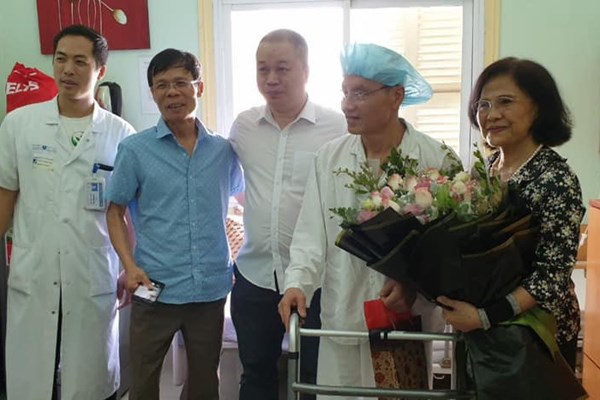 Đặt điện cực kích thích não: Giải pháp “đặc trị” cho bệnh nhân Parkinson - Anh 1