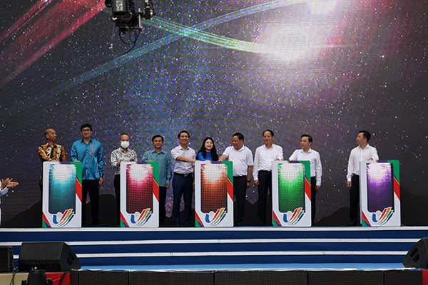 Thanh niên Hà Nội quảng bá vẻ đẹp Thủ đô nhân dịp SEA Games 31 - Anh 1
