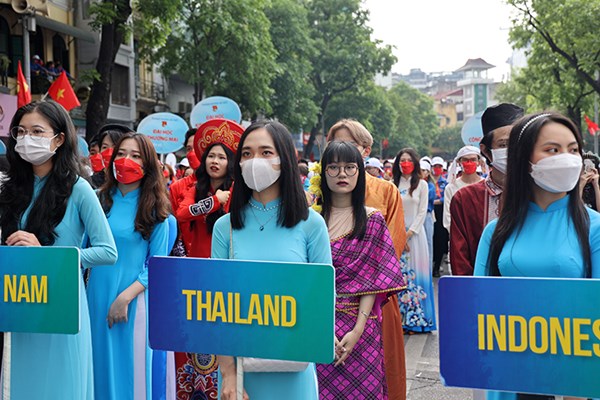 Thanh niên Hà Nội quảng bá vẻ đẹp Thủ đô nhân dịp SEA Games 31 - Anh 2