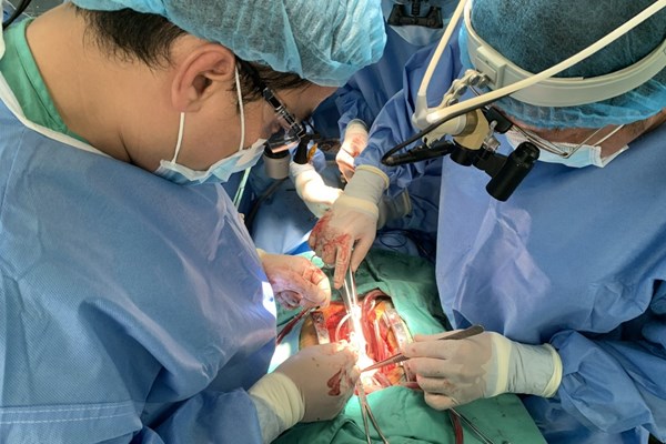 Bệnh viện Trung ương Huế thực hiện ca ghép tim xuyên Việt lập kỷ lục nhanh nhất - Anh 2