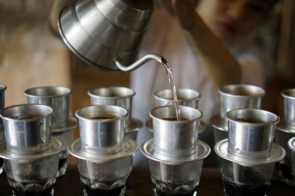 Cà phê sữa đá Việt Nam được đề cử vào “Top 10 thức uống ngon tuyệt của thế giới 2022” - Anh 2