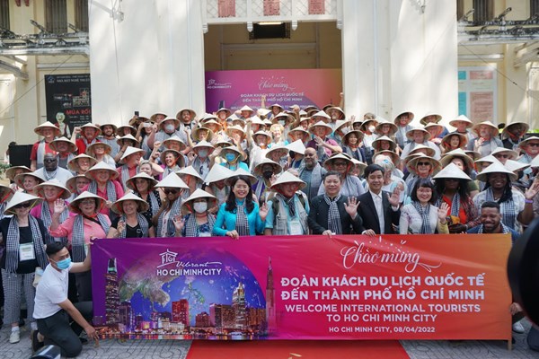 Để mở cửa du lịch quốc tế phải là... mở thật - Anh 1