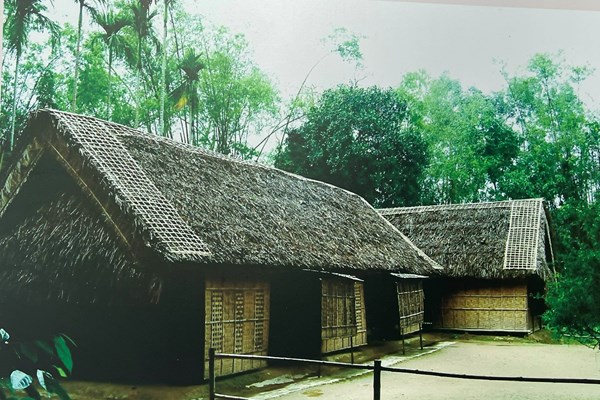 Triển lãm Di tích lưu niệm và tượng đài Chủ tịch Hồ Chí Minh tại Việt Nam và trên thế giới - Anh 3