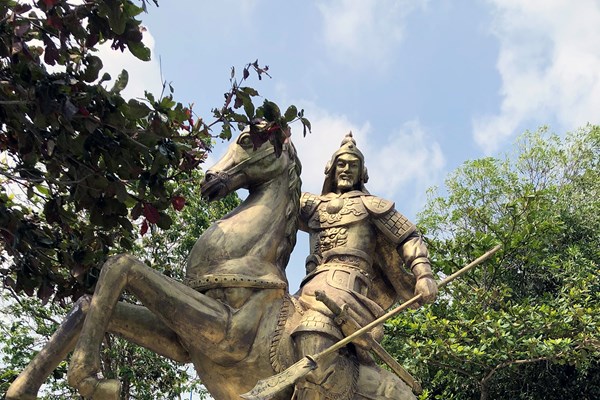 Về tượng Hưng Đạo Vương Trần Quốc Tuấn tại Khu du lịch Hồ Mây: Không có phép xây dựng mỹ thuật, nhưng không thể xử phạt - Anh 1