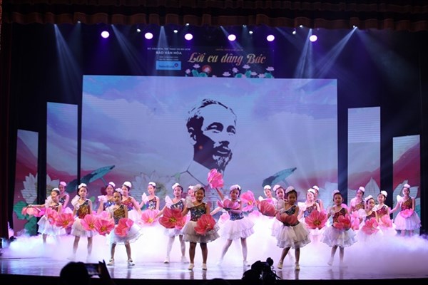 Chương trình nghệ thuật Bác Hồ một tình yêu bao la: Sức hút của những khúc ca đi cùng năm tháng - Anh 1