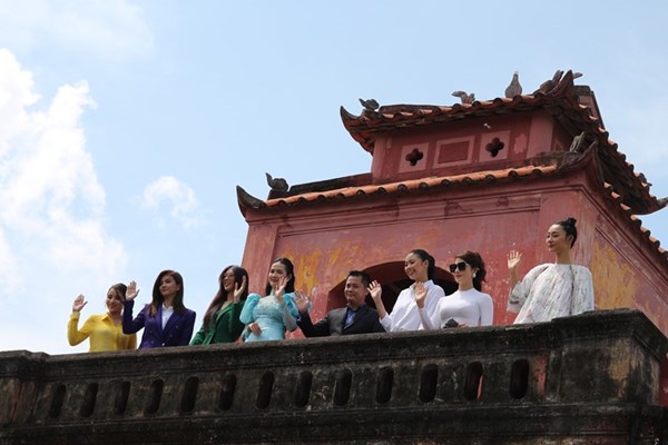Khánh Hòa: Hoa hậu, người đẹp thích thú tour trải nghiệm Thành cổ Diên Khánh - Anh 4