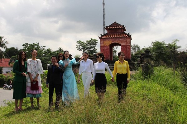 Khánh Hòa: Hoa hậu, người đẹp thích thú tour trải nghiệm Thành cổ Diên Khánh - Anh 5