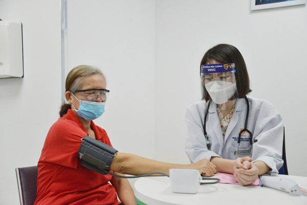 Đề xuất tiêm vắc xin Covid-19 mũi 4 và cam kết cung ứng số lượng lớn vắc xin về Việt Nam - Anh 1