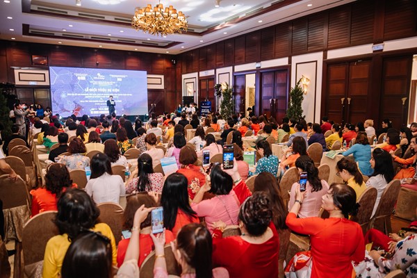 Áo dài quảng bá du lịch - Anh 1