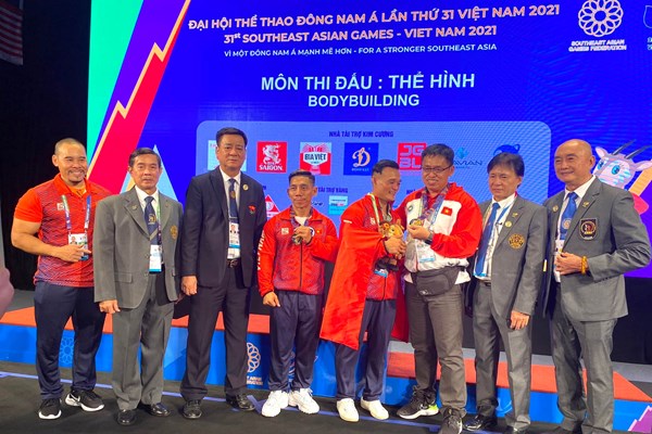 Thể hình Việt Nam lập “cú đúp vàng” trong ngày ra quân - Anh 4